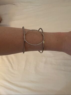 Silver bangle bracelet O/S